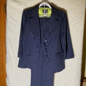 Ladies suit 🤩 Blue & white pinstripes